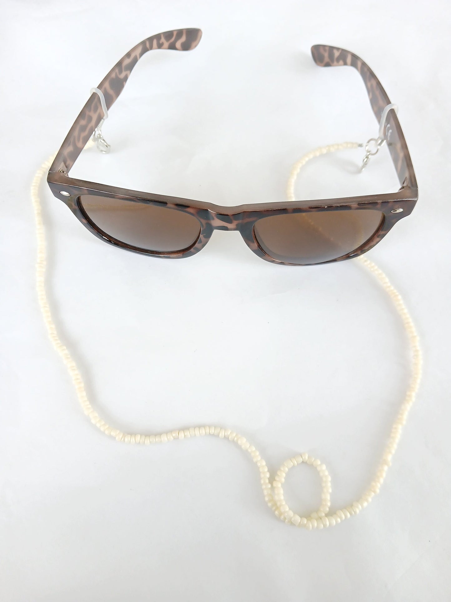 Sunglasses White beads chain glasses strap and accessories