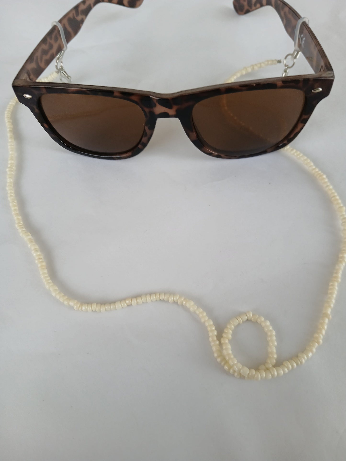 Sunglasses White beads chain glasses strap and accessories