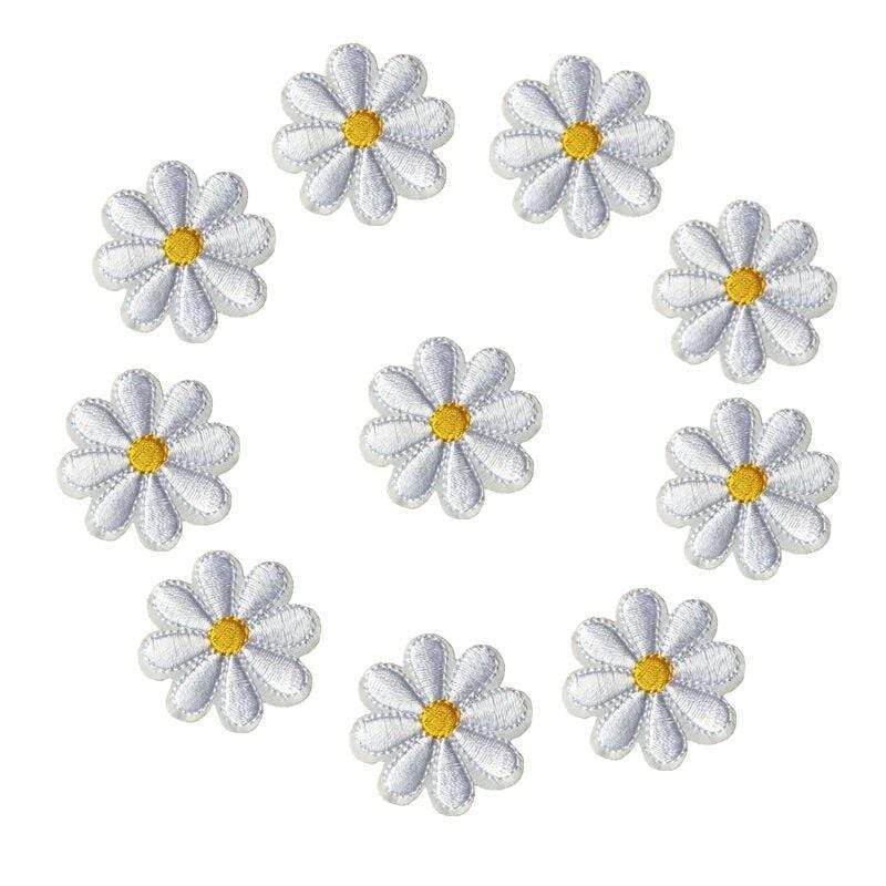 10 Quantity of Small Daisy Flower Iron On Patch Sew On Patch Embroidered Badge Embroidery Applique Motif
